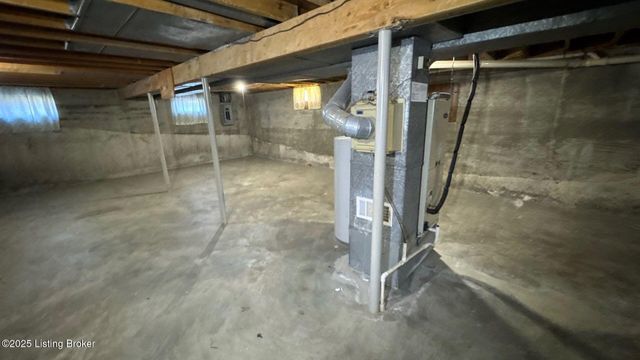 8203 Rochelle Rd, Louisville, KY 40228