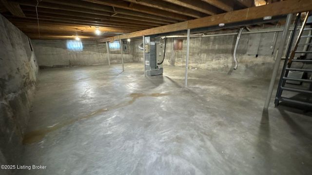 8203 Rochelle Rd, Louisville, KY 40228