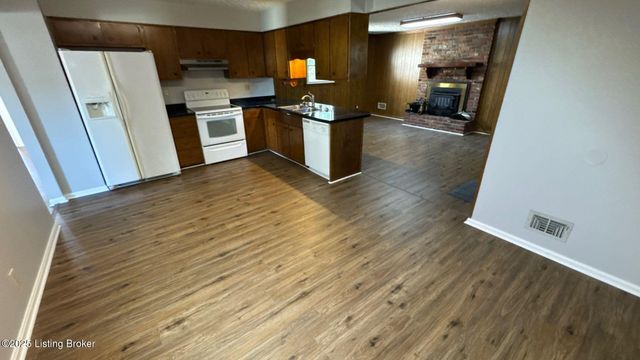 8203 Rochelle Rd, Louisville, KY 40228