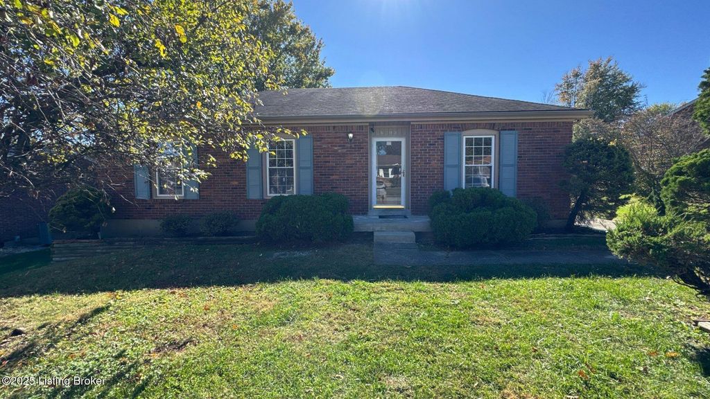 8203 Rochelle Rd, Louisville, KY 40228