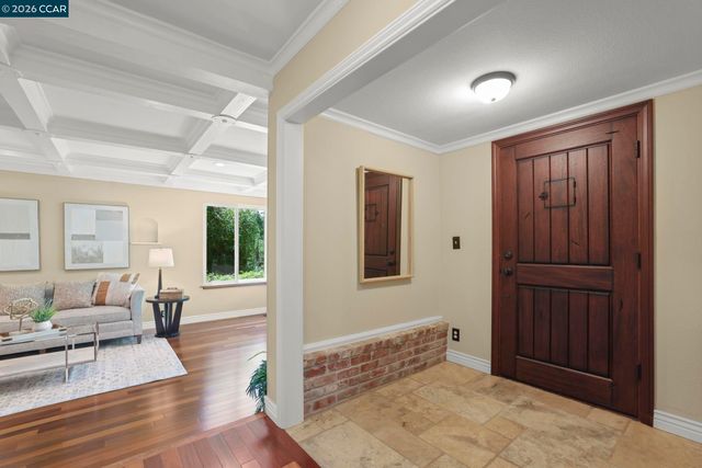 205 Summit Rd, Walnut Creek, CA 94598