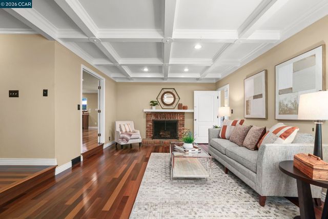 205 Summit Rd, Walnut Creek, CA 94598