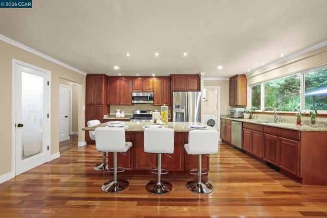 205 Summit Rd, Walnut Creek, CA 94598