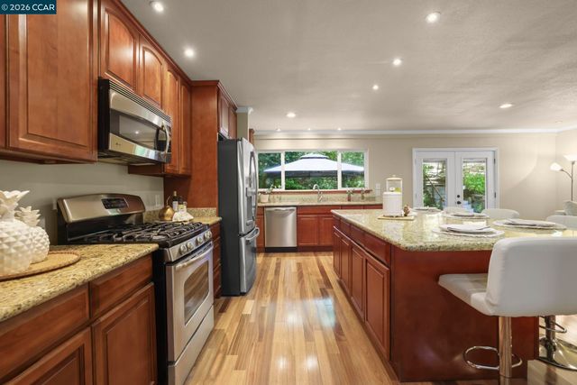 205 Summit Rd, Walnut Creek, CA 94598