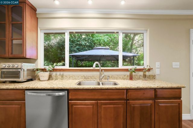 205 Summit Rd, Walnut Creek, CA 94598