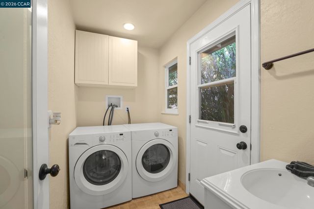 205 Summit Rd, Walnut Creek, CA 94598