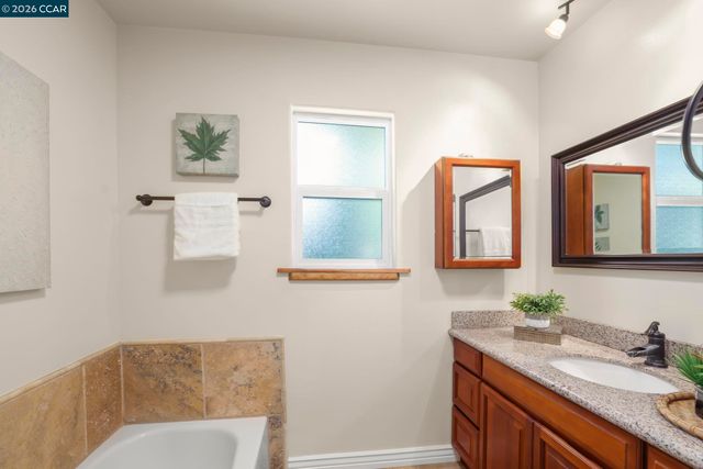 205 Summit Rd, Walnut Creek, CA 94598