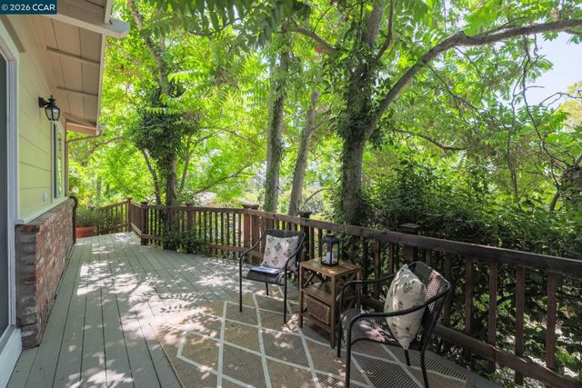 205 Summit Rd, Walnut Creek, CA 94598