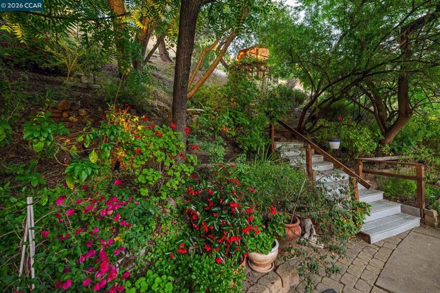 205 Summit Rd, Walnut Creek, CA 94598