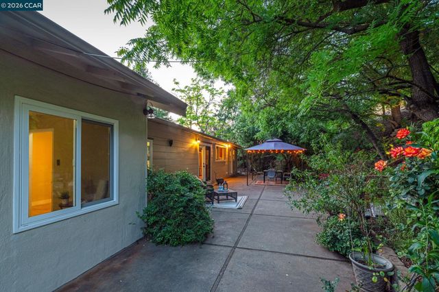 205 Summit Rd, Walnut Creek, CA 94598