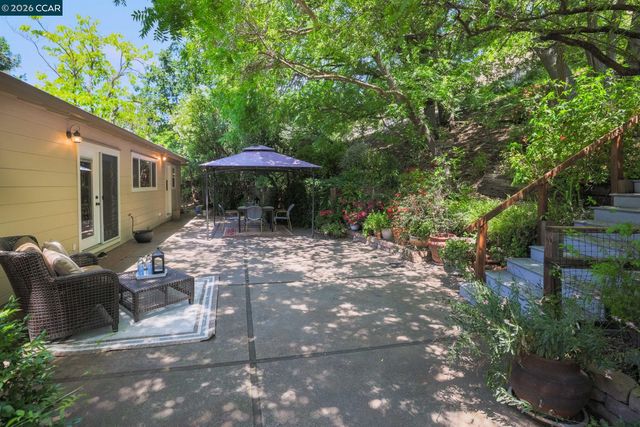 205 Summit Rd, Walnut Creek, CA 94598