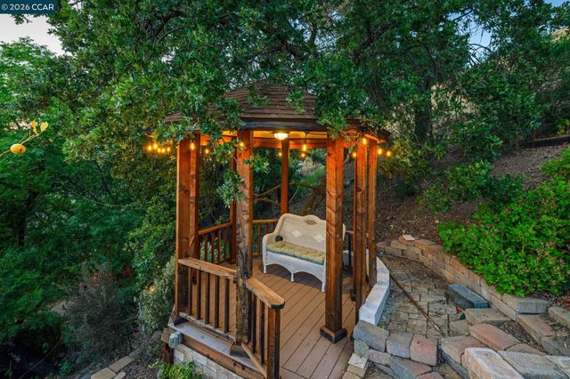 205 Summit Rd, Walnut Creek, CA 94598