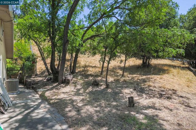 205 Summit Rd, Walnut Creek, CA 94598