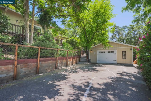 205 Summit Rd, Walnut Creek, CA 94598