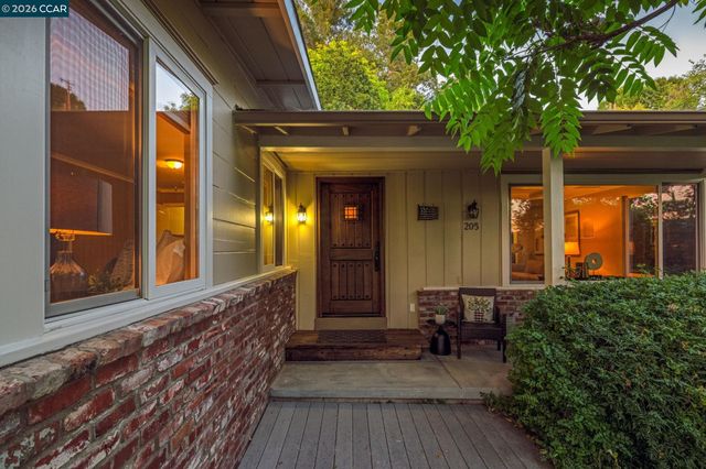 205 Summit Rd, Walnut Creek, CA 94598