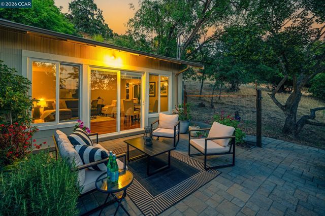 205 Summit Rd, Walnut Creek, CA 94598