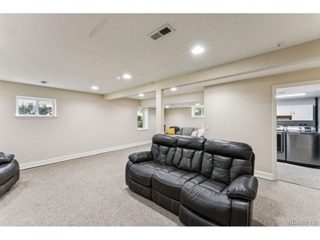 5900 S Wolff Ct, Littleton, CO 80123