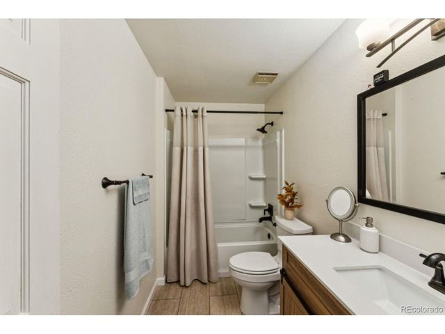 5900 S Wolff Ct, Littleton, CO 80123