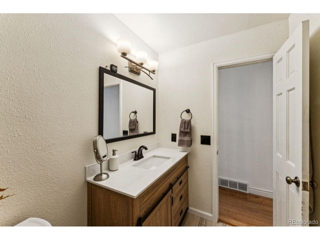 5900 S Wolff Ct, Littleton, CO 80123