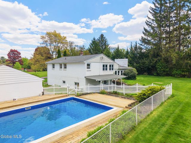 23 Fernwood Drive, Colonie, NY 12211