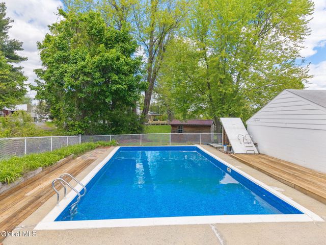 23 Fernwood Drive, Colonie, NY 12211