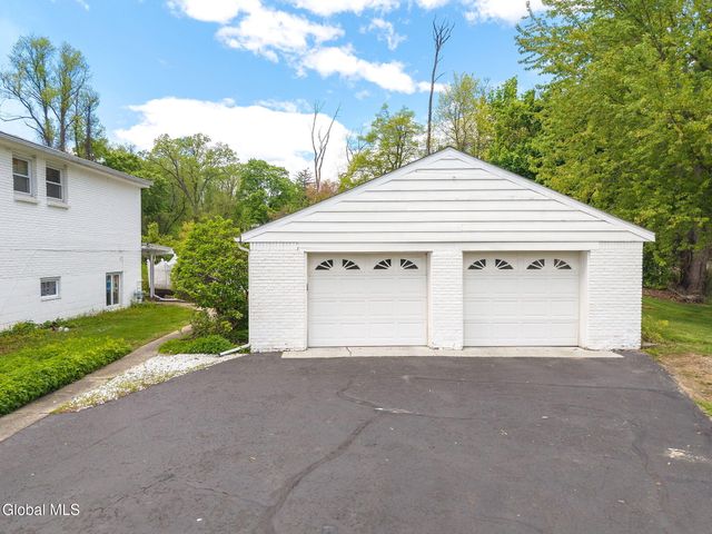 23 Fernwood Drive, Colonie, NY 12211