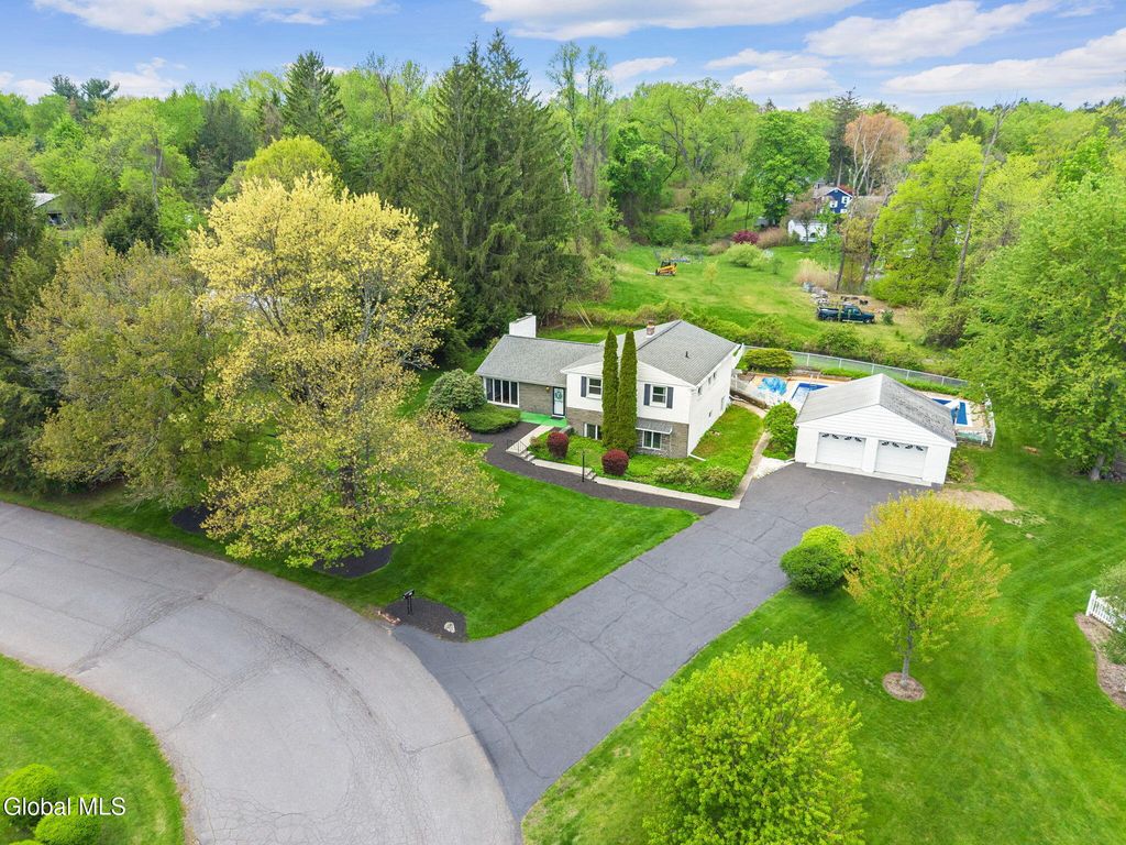 23 Fernwood Drive, Colonie, NY 12211