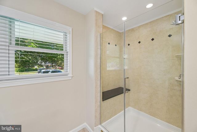 3304 PIPER LN, Alexandria, VA 22306