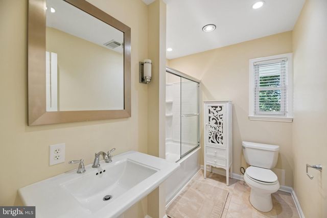 3304 PIPER LN, Alexandria, VA 22306