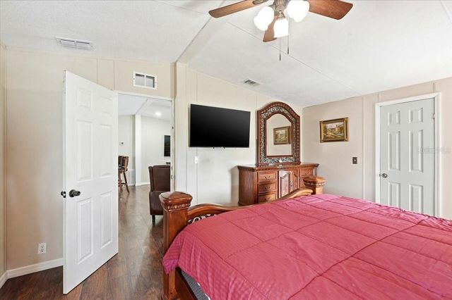 1020 98 W, Frostproof, FL 33843