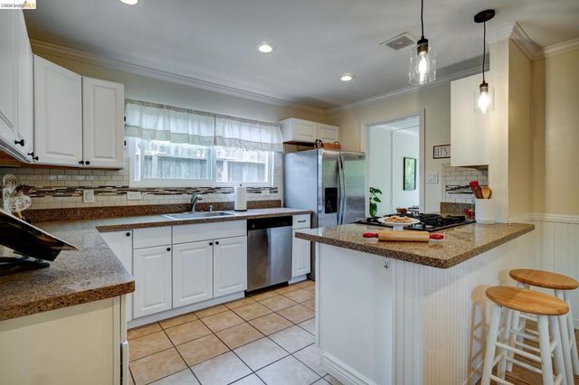 4709 Santa Rita Rd, Richmond, CA 94803