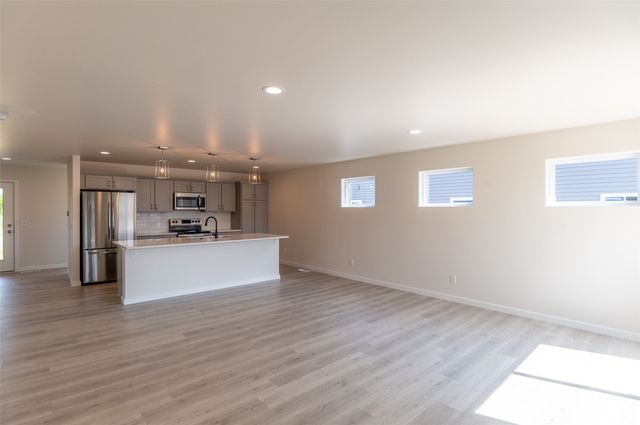 211 5th Street C, Coralville, IA 52241