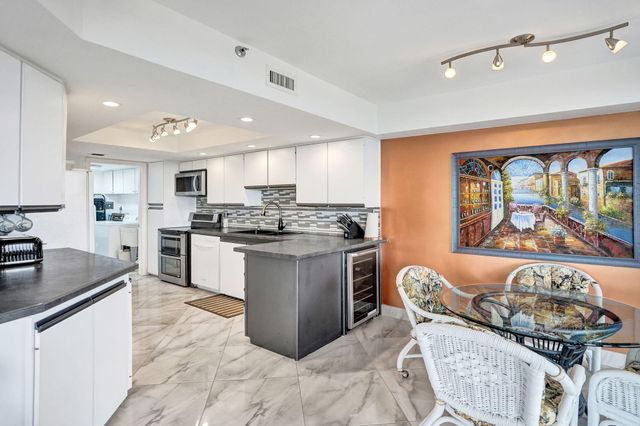 1900 CONSULATE Place 604, West Palm Beach, FL 33401