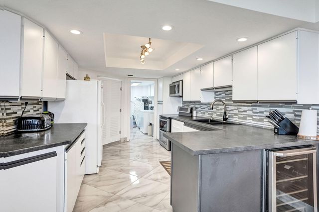 1900 CONSULATE Place 604, West Palm Beach, FL 33401