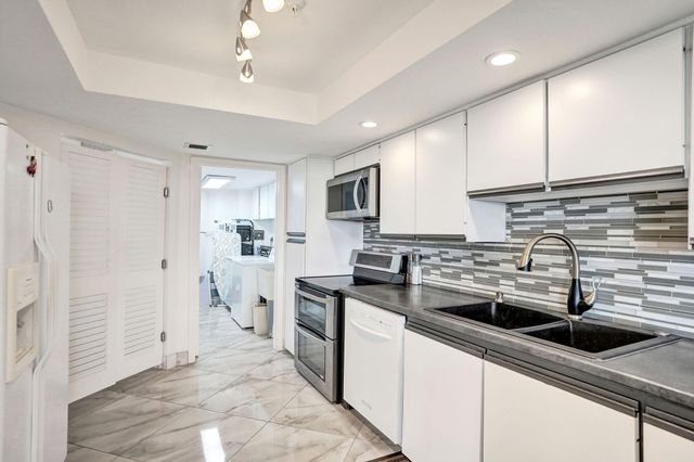 1900 CONSULATE Place 604, West Palm Beach, FL 33401