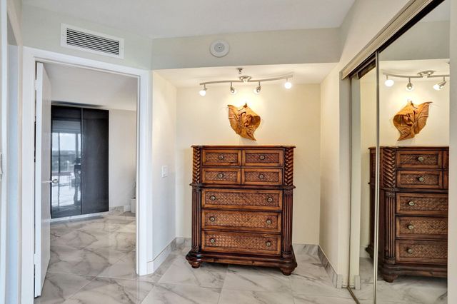 1900 CONSULATE Place 604, West Palm Beach, FL 33401