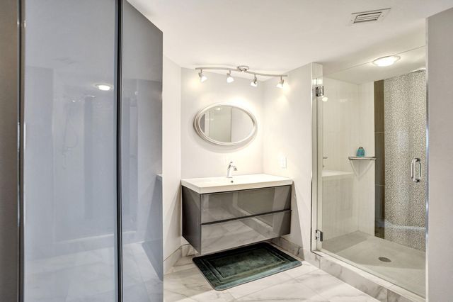 1900 CONSULATE Place 604, West Palm Beach, FL 33401
