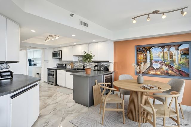 1900 CONSULATE Place 604, West Palm Beach, FL 33401