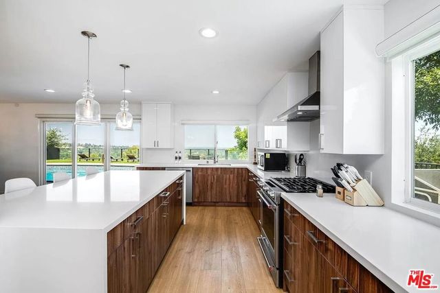 6426 Ellenview Avenue, West Hills, CA 91307