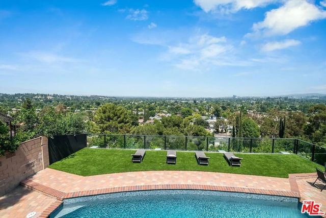 6426 Ellenview Avenue, West Hills, CA 91307