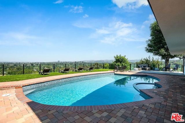 6426 Ellenview Avenue, West Hills, CA 91307