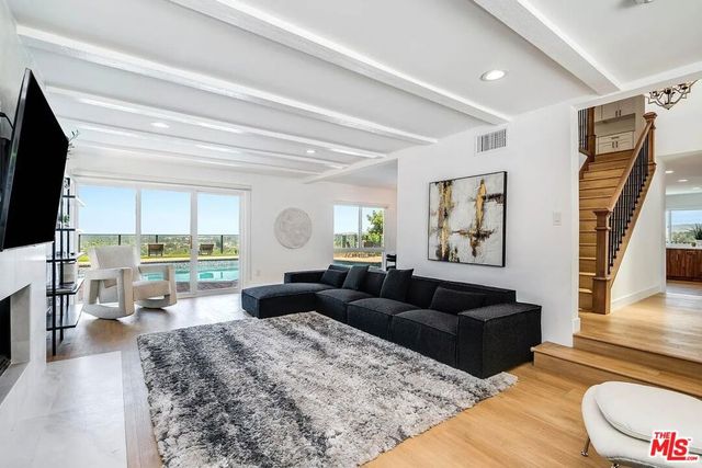 6426 Ellenview Avenue, West Hills, CA 91307