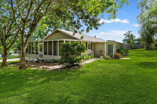 51 Rustling Oaks Street, Coldspring, TX 77331