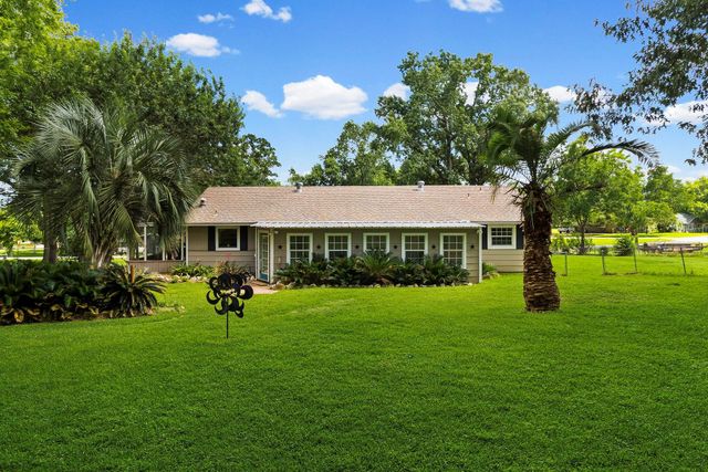 51 Rustling Oaks Street, Coldspring, TX 77331