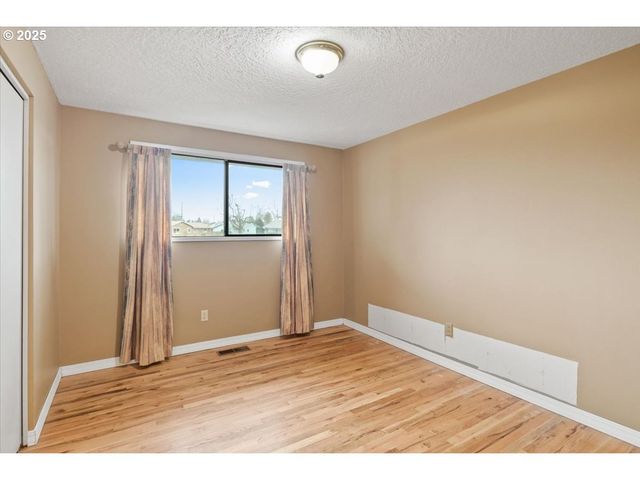 1444 Umpqua Ct, Woodburn, OR 97071