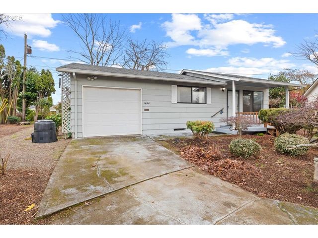 1444 Umpqua Ct, Woodburn, OR 97071