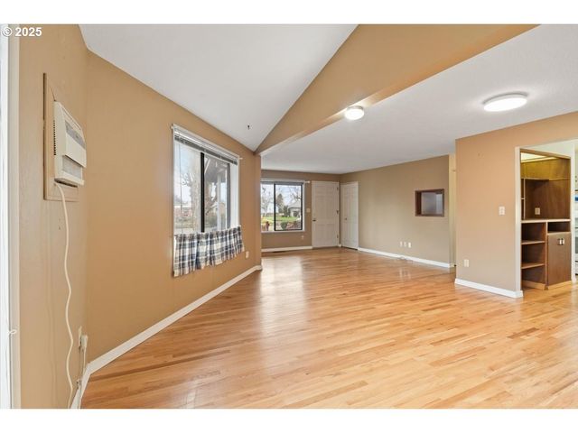 1444 Umpqua Ct, Woodburn, OR 97071