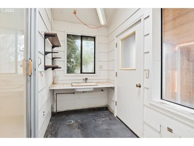 1444 Umpqua Ct, Woodburn, OR 97071