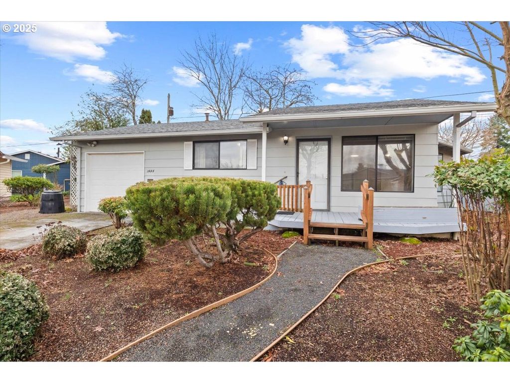 1444 Umpqua Ct, Woodburn, OR 97071