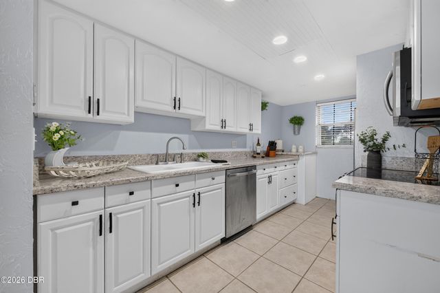 118 S Halifax Ave Apt 402, Daytona Beach, FL 32118
